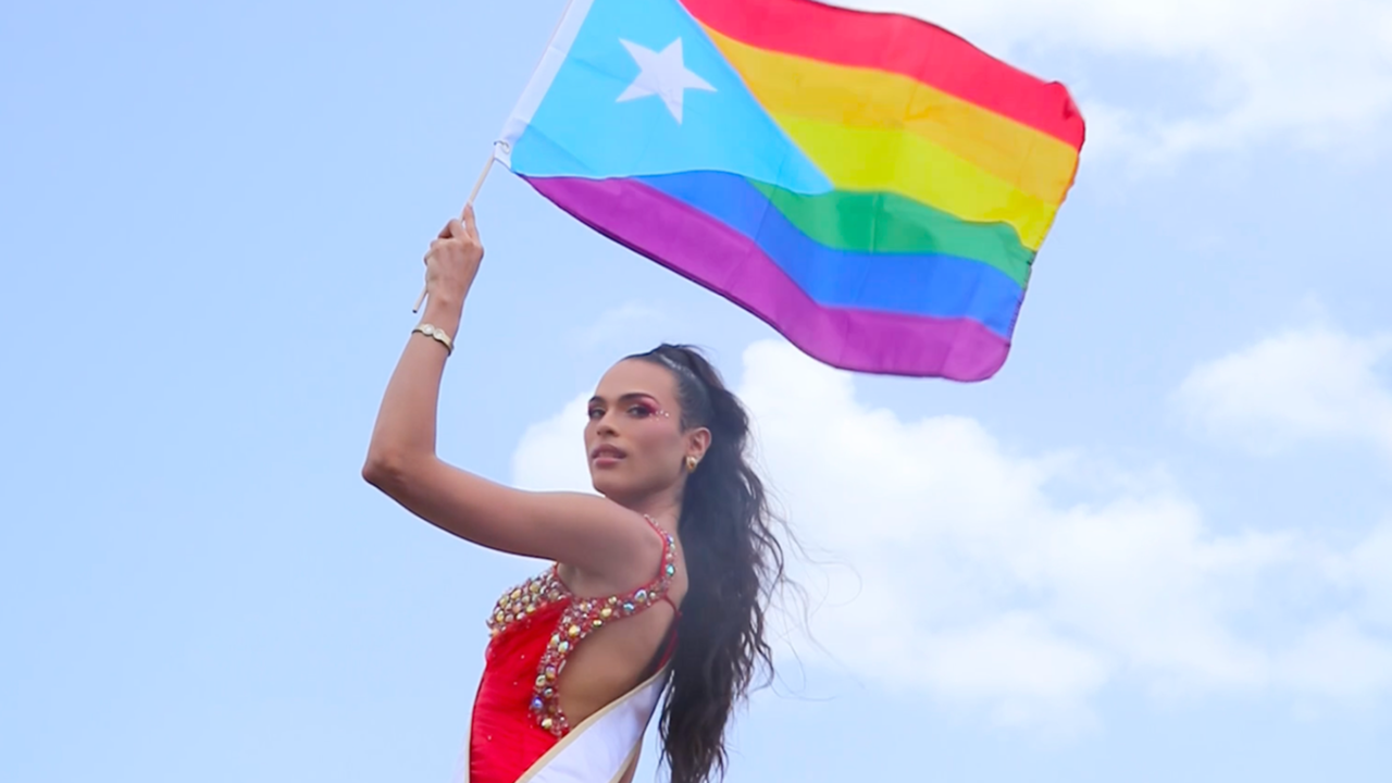 Sorpresa de amor de Miss Cidra en la parada Pride Puerto Rico