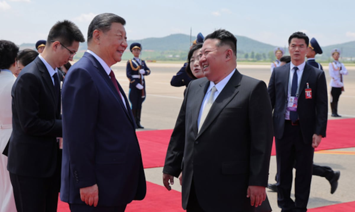 Presidente de China regresa a su país tras un viaje muy vigilado a Corea del Norte