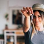 Escasez de vivienda frustra a personas listas para comprar hogar