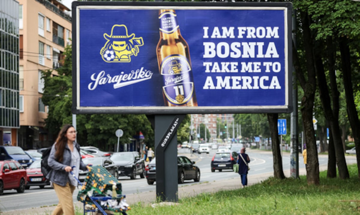 De Bosnia al Mundial: el inesperado éxito de una canción sobre la desilusión con el sueño americano