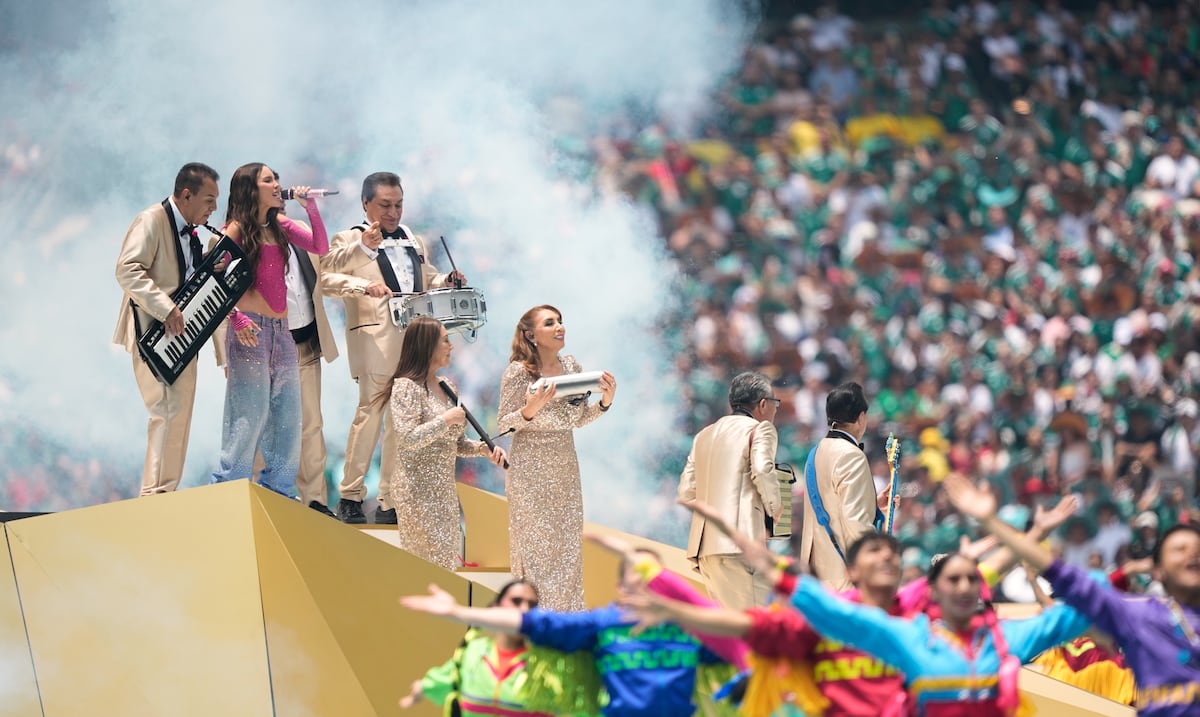 ¡80 mil cristales Swarovski! El impactante look de Belinda para inaugurar el Mundial 2026