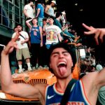 Prenden una guagua escolar en fuego: el caos empaña la euforia mientras Nueva York celebra campeonato de los Knicks