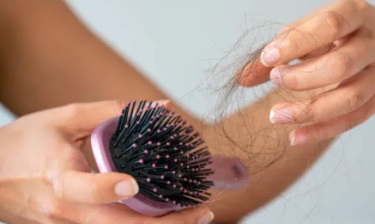 Los errores al dormir que hacen que el cabello se caiga