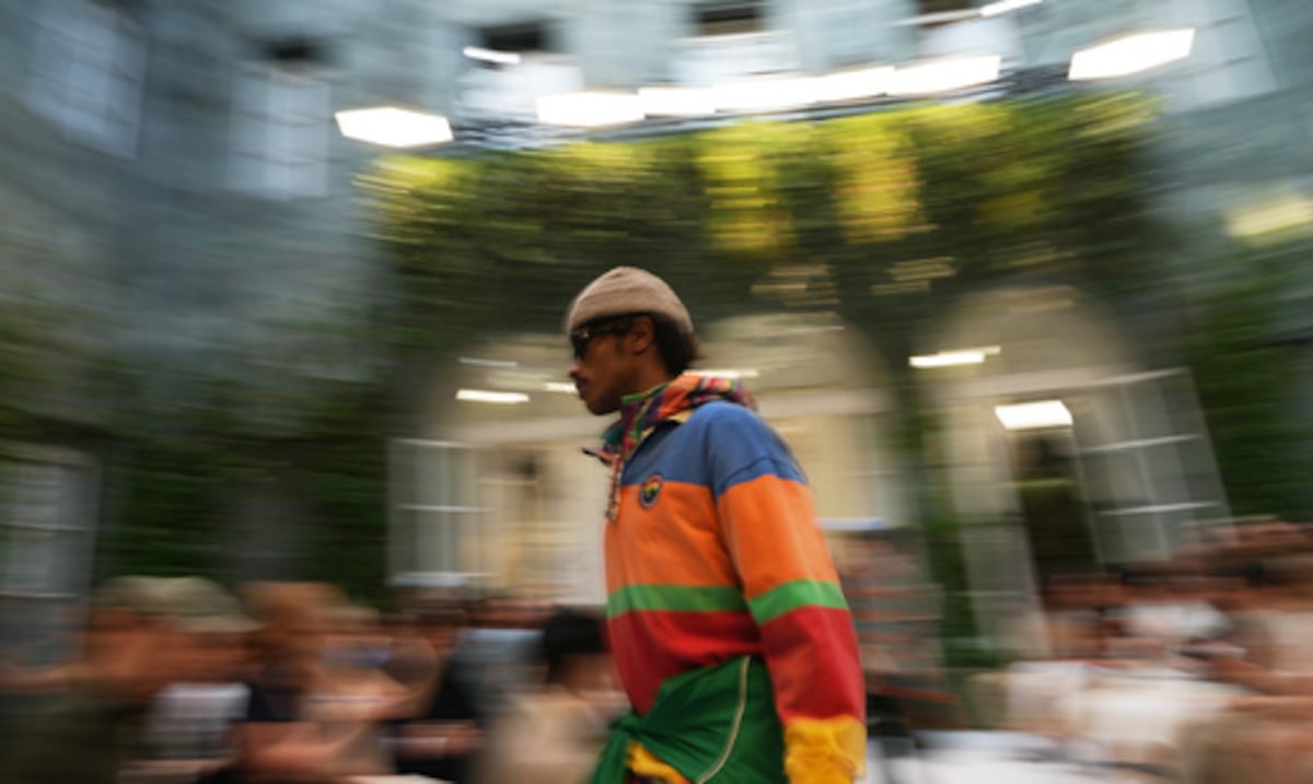 Lewis Hamilton encabeza una primera fila repleta de estrellas en el desfile de Ralph Lauren en Milán