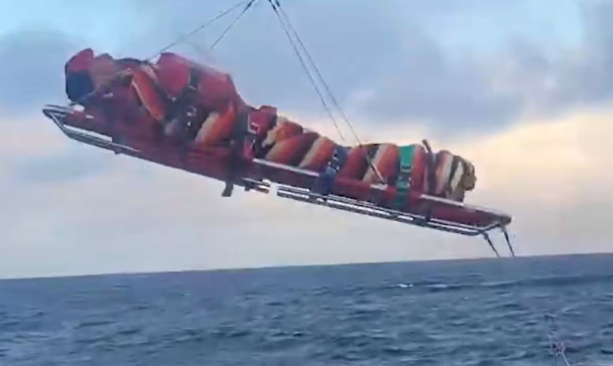 Rescate de película en Argentina: evacuaron en helicóptero a un tripulante con fracturas expuestas en alta mar