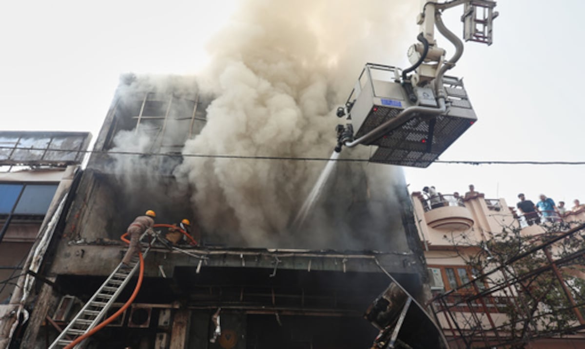 Casi todos eran estudiantes: incendio en un edificio en India deja 14 muertes