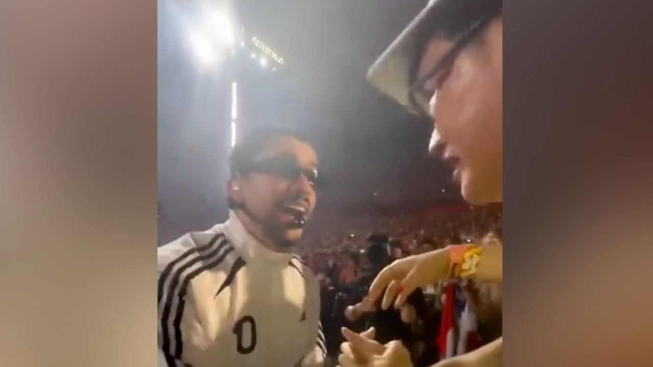Fanático chino sorprende a Bad Bunny hablando español