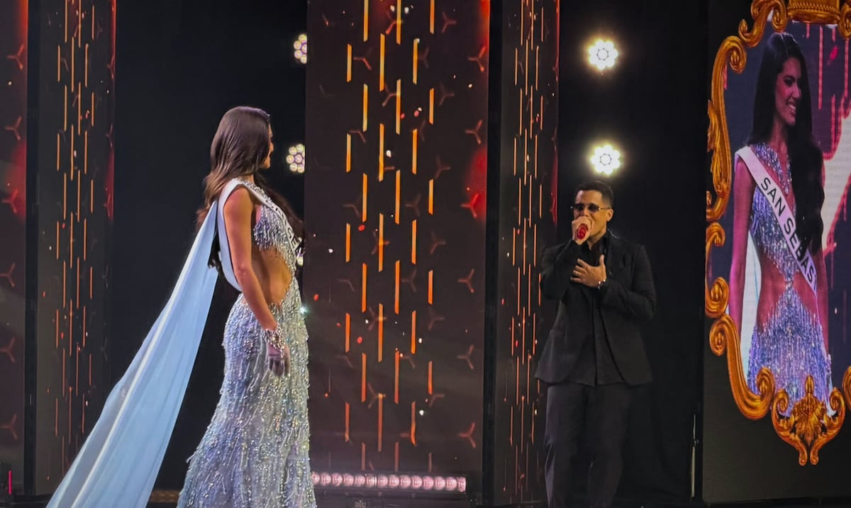 Ken-Y derrocha romanticismo en Miss Universe Puerto Rico 2026