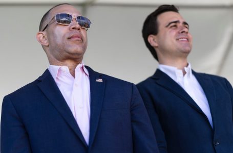 Hakeem Jeffries se alinea con Pablo José Hernández y pide respetar la libre determinación de Puerto Rico sobre el status