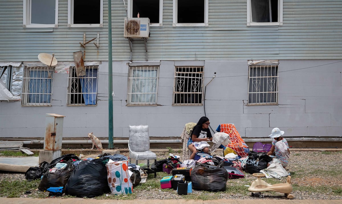 Con solo dos baños y cocinas improvisadas: así viven cientos de sobrevivientes del terremoto en Venezuela