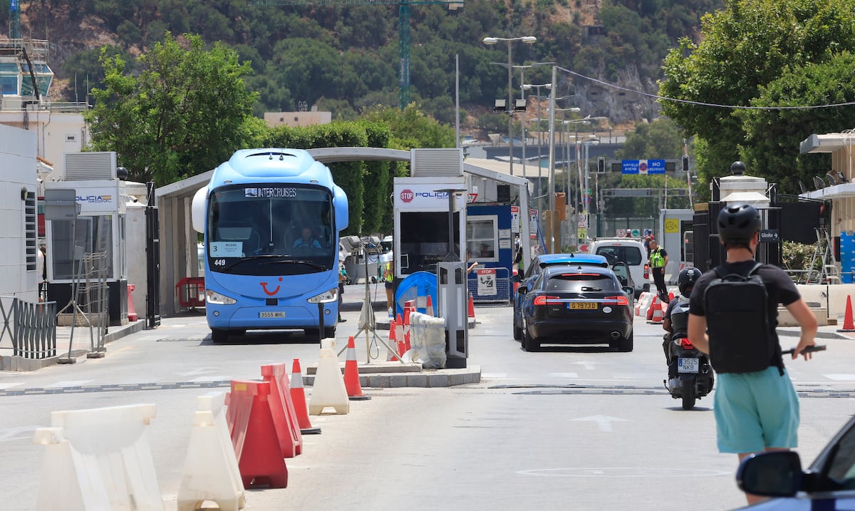 La verja de Gibraltar llega a su fin: así se eliminará uno de los pasos fronterizos más pequeños del mundo