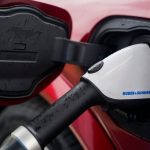 Alza en los precios de la gasolina y la guerra con Irán encarecen los autos eléctricos usados en Estados Unidos