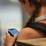 Adolescentes británicos de 16 y 17 años tendrán toques de queda nocturnos en redes sociales
