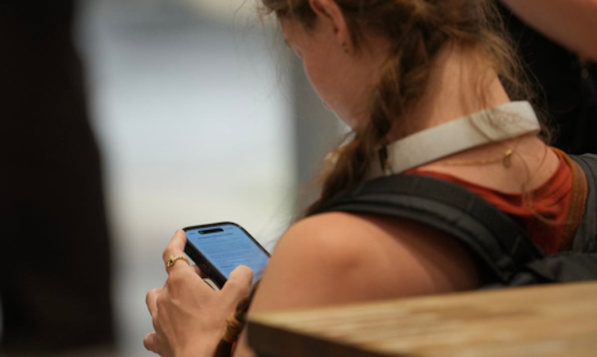 Adolescentes británicos de 16 y 17 años tendrán toques de queda nocturnos en redes sociales