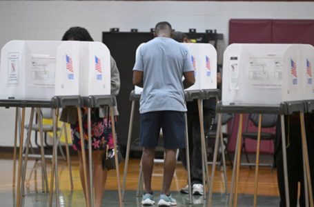 Jueza federal impide a Donald Trump aplicar requisito de ciudadanía para poder votar