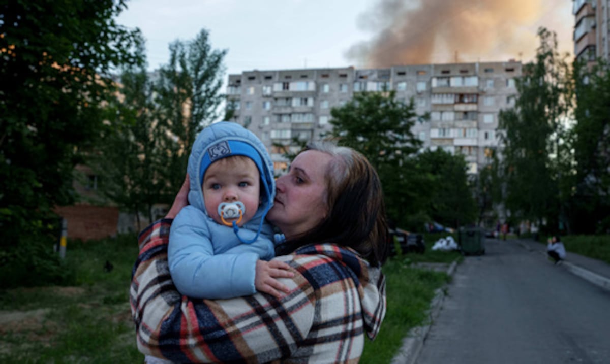 Ataque ruso en Ucrania deja al menos 18 muertos: encuentran niños sepultados bajo los escombros