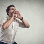 Qué significa que una persona hable duro, según la psicología