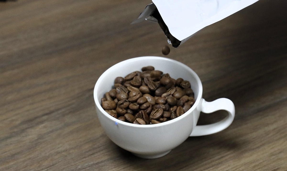 ¿Cuánto café es saludable tomar al día?