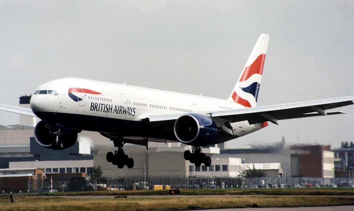Caótico vuelo: pilotos de British Airways sufrieron una intoxicación alimentaria durante un viaje de más de 10 horas