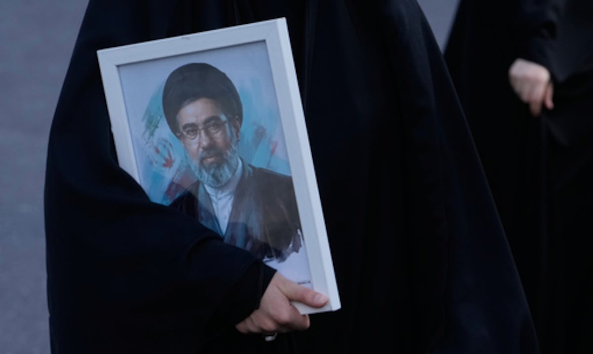 ¿Quién dirige a Irán? Las conversaciones para poner fin a la guerra ponen a prueba a los nuevos dirigentes