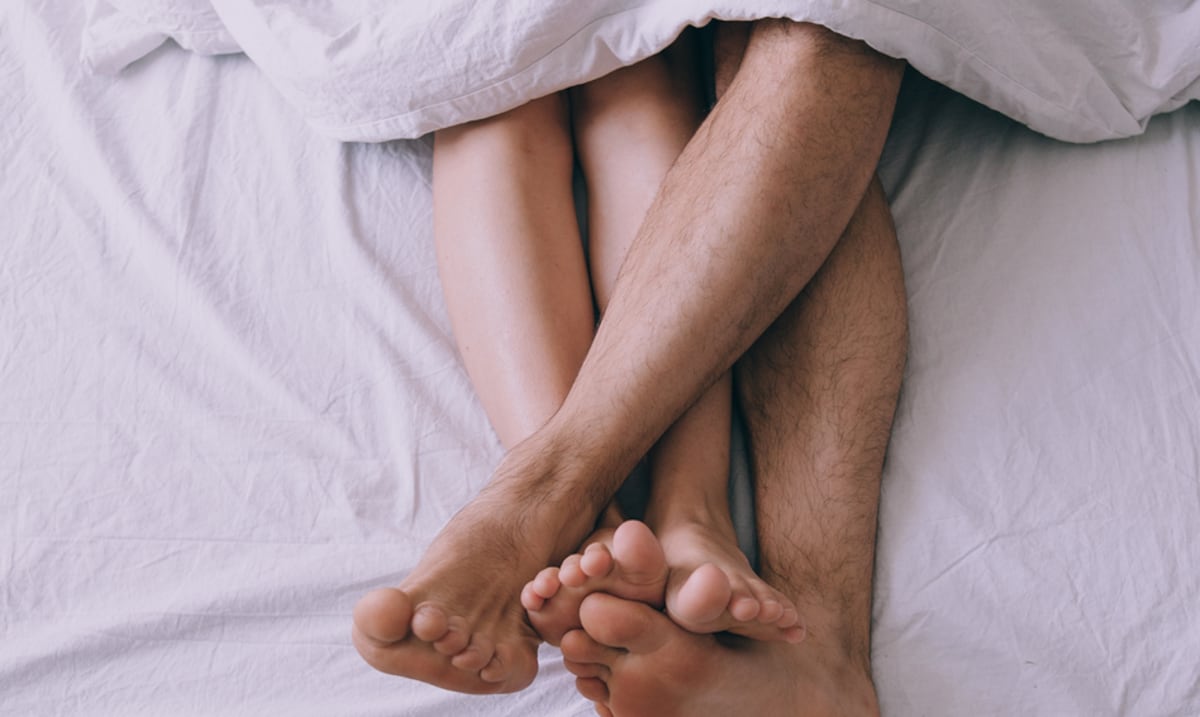¿Qué es el “sleep divorce” y por qué está lejos de ser una señal de separación? La tendencia que famosos adoptan