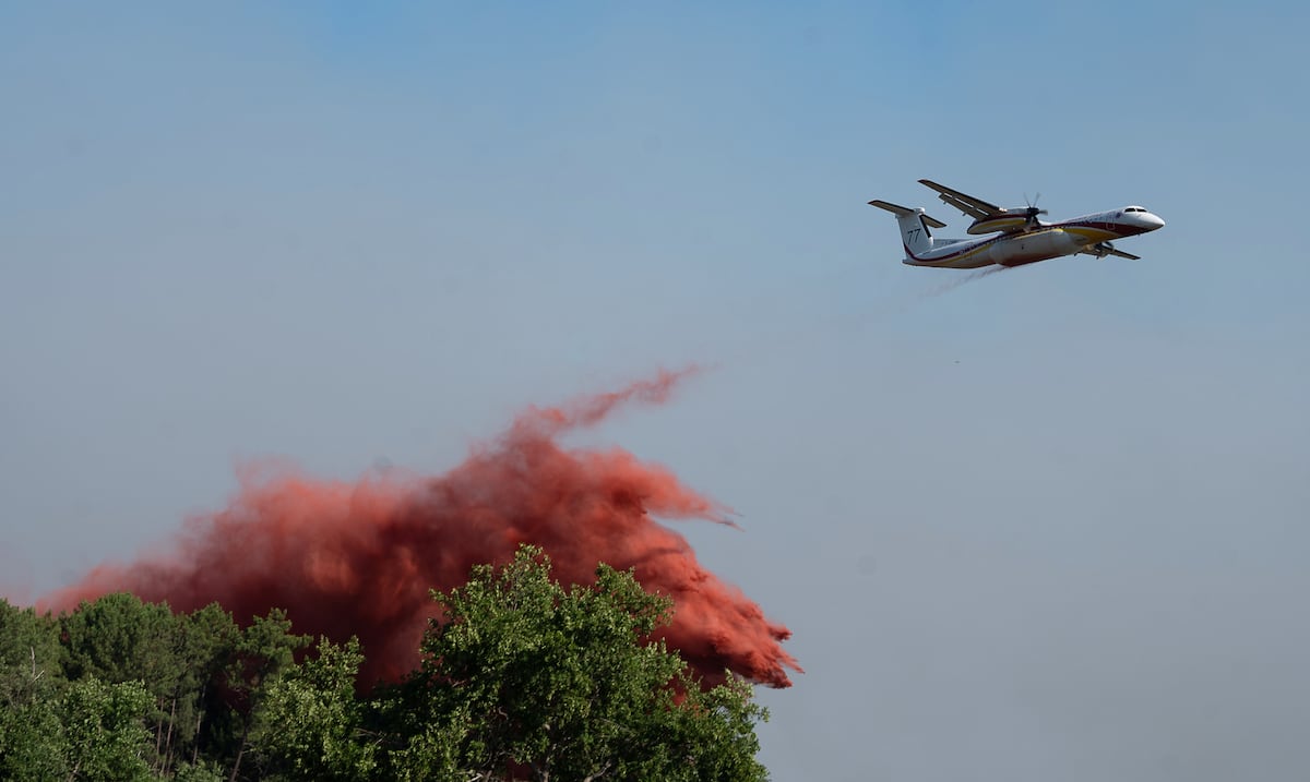 Más de 200,000 personas huyen de los violentos incendios forestales que asolan a Francia y España