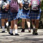 Tiendas de uniformes escolares hacen malabares para sobrevivir