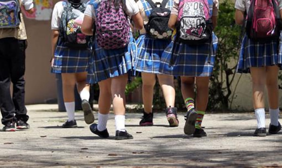 Tiendas de uniformes escolares hacen malabares para sobrevivir