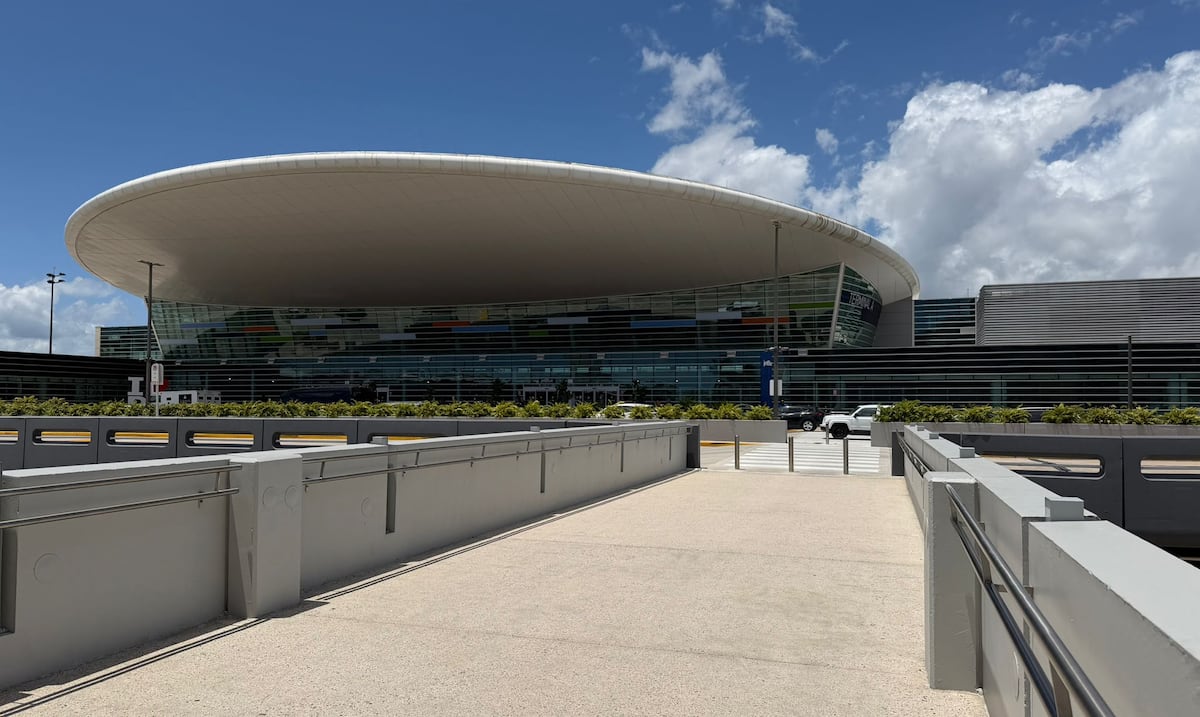 Abierto el puente que conecta el estacionamiento multipisos y la Terminal A del aeropuerto Luis Muñoz Marín