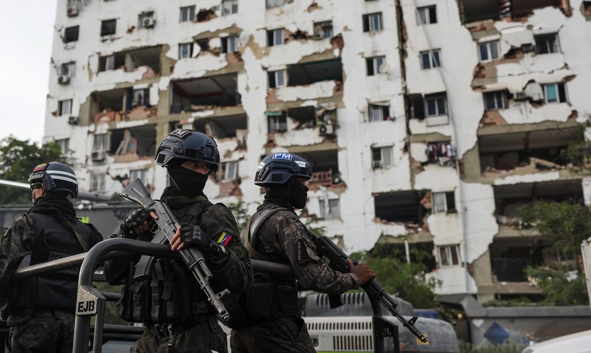 Detenidos cuatro policías en Venezuela por apropiarse de dinero hallado entre escombros