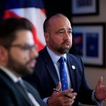 El gobierno contempla eliminar el cargo de transición en la factura de la luz