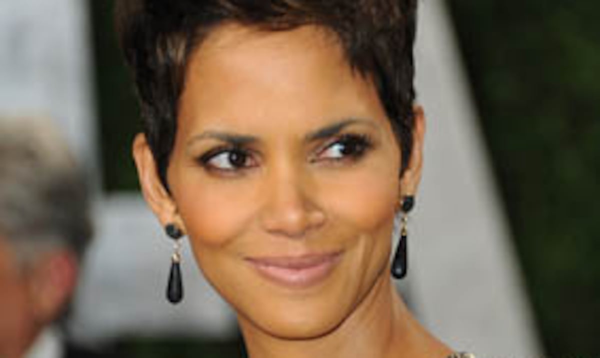 Halle Berry a punto de cumplir 60: volvió a sentirse “jugosa como un melocotón” con un producto vaginal