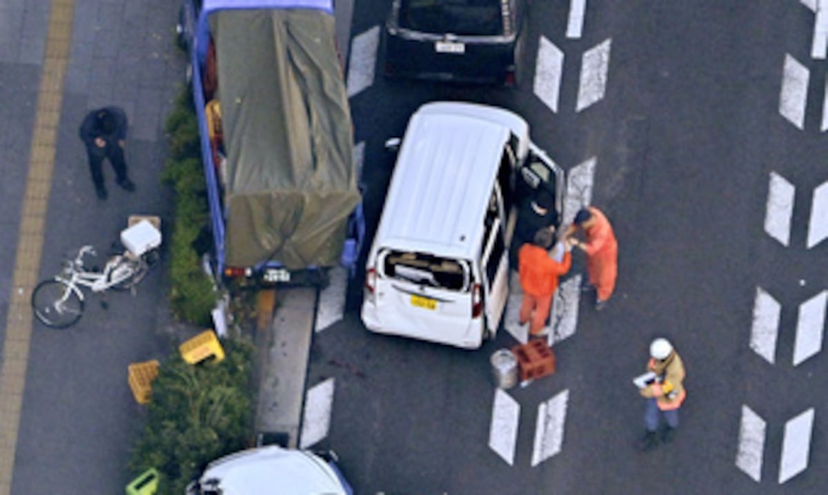 Un hombre que conducía un auto robado en Tokio atropella a 11 personas y mata a uno