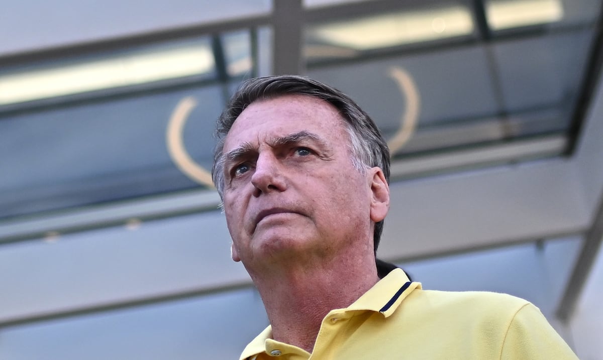 Bolsonaro dice que tuvo “alucinaciones” y trató de abrir su grillete electrónico