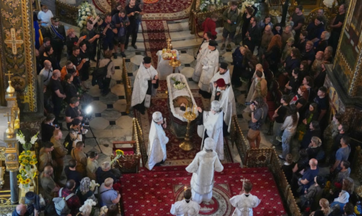 Ucrania rinde homenaje al “recolector de almas”, quien falleció mientras recuperaba cadáveres de la guerra