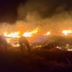 Crece un incendio forestal en un parque nacional de Indonesia