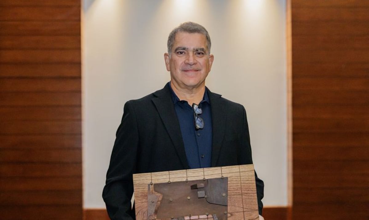 Arquitecto Nataniel Fúster recibe el premio Henry Klumb 2026