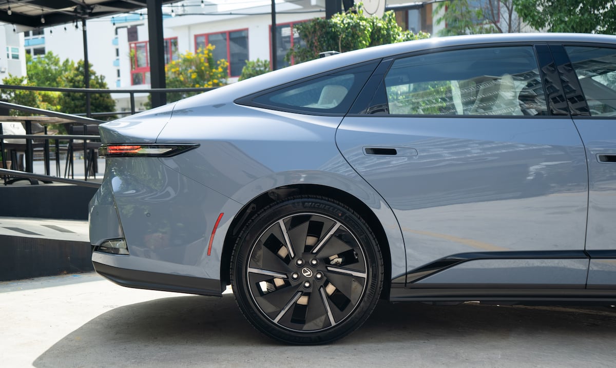 Llega a Puerto Rico el Lexus ES 2026 con sus primeras versiones totalmente eléctricas