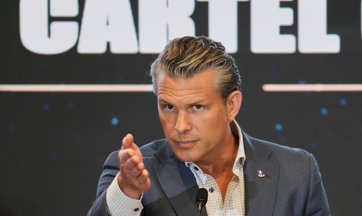 Pete Hegseth afirma que nuevo presidente de Colombia solicitó colaboración de Estados Unidos para luchar contra el narcotráfico