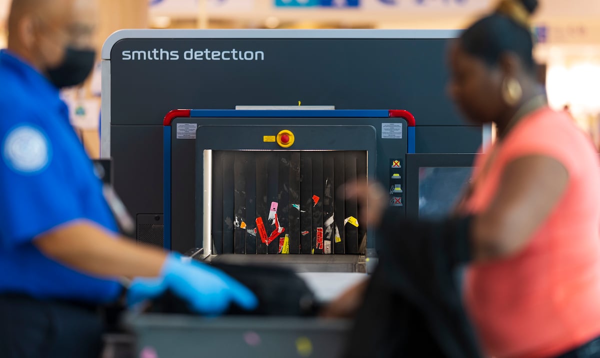 Nuevas tecnologías de TSA buscan agilizar el flujo de pasajeros en el aeropuerto Luis Muñoz Marín