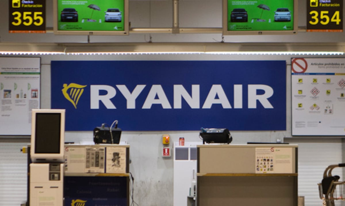 Revelan qué destrozó la ventanilla de un vuelo de Ryanair en la que quedó atrapada la cabeza de un pasajero