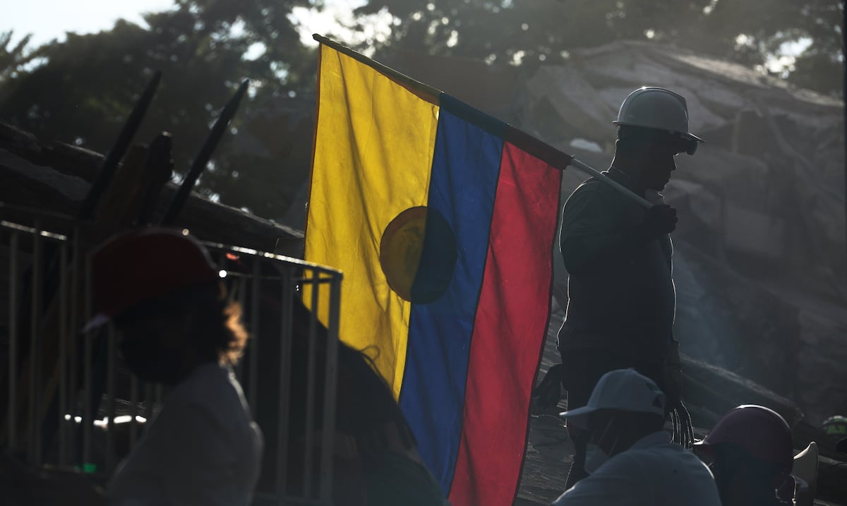 Silencio en torno a los escombros del terremoto en Colombia a medida que disminuyen las posibilidades de encontrar sobrevivientes