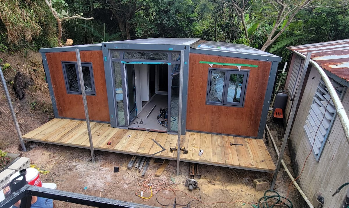“La casa viene con todo incluido”: Yauco apuesta a casas modulares para proveer vivienda digna a adultos mayores