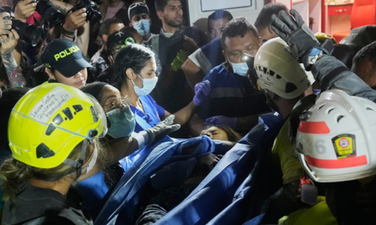 Terremoto pone a prueba al nuevo gobierno de Colombia y a los equipos de rescate