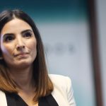 Clientes de bancos internacionales recuperan su dinero