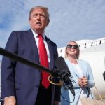 Escala la guerra comercial: Trump impone aranceles del 50 % a autos y acero provenientes de Canadá