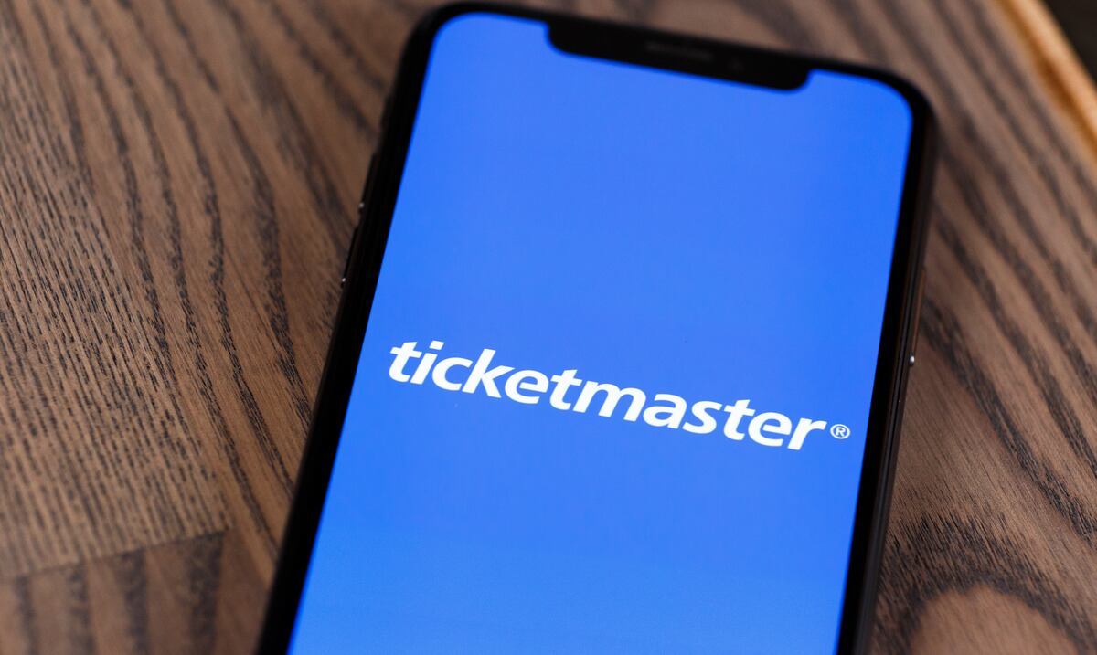 Tarifas ocultas en servicios como Airbnb y Ticketmaster: esto es lo que propone Joe Biden