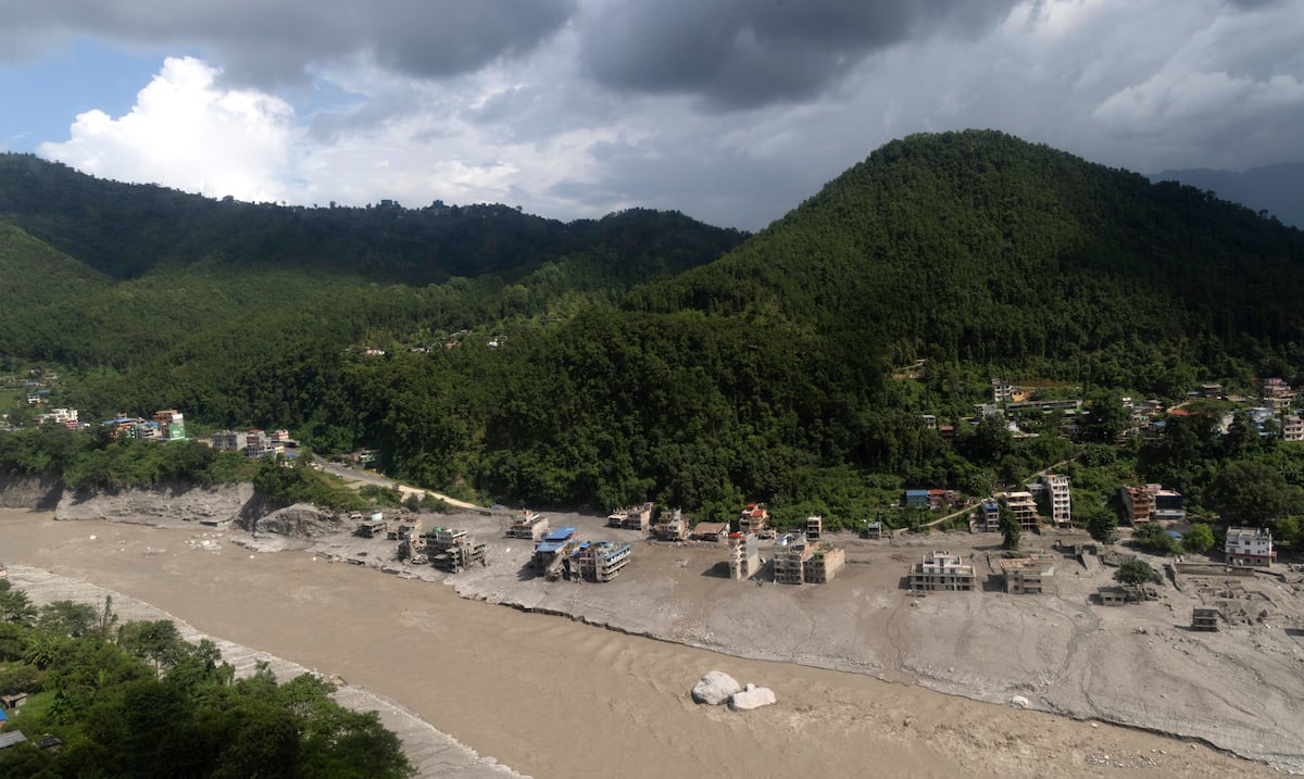 Nepal eleva a 1,924 el número de personas desaparecidas tras la riada