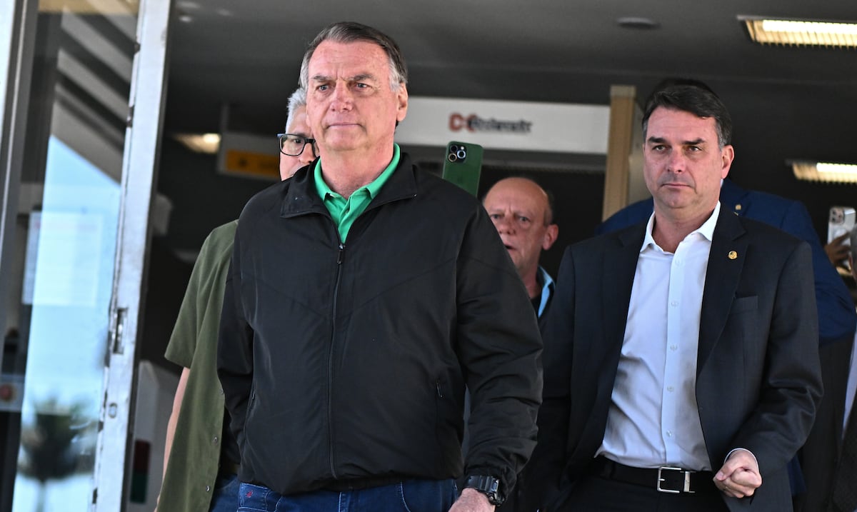 Flávio Bolsonaro promete indultar a su padre si gana la presidencia en Brasil