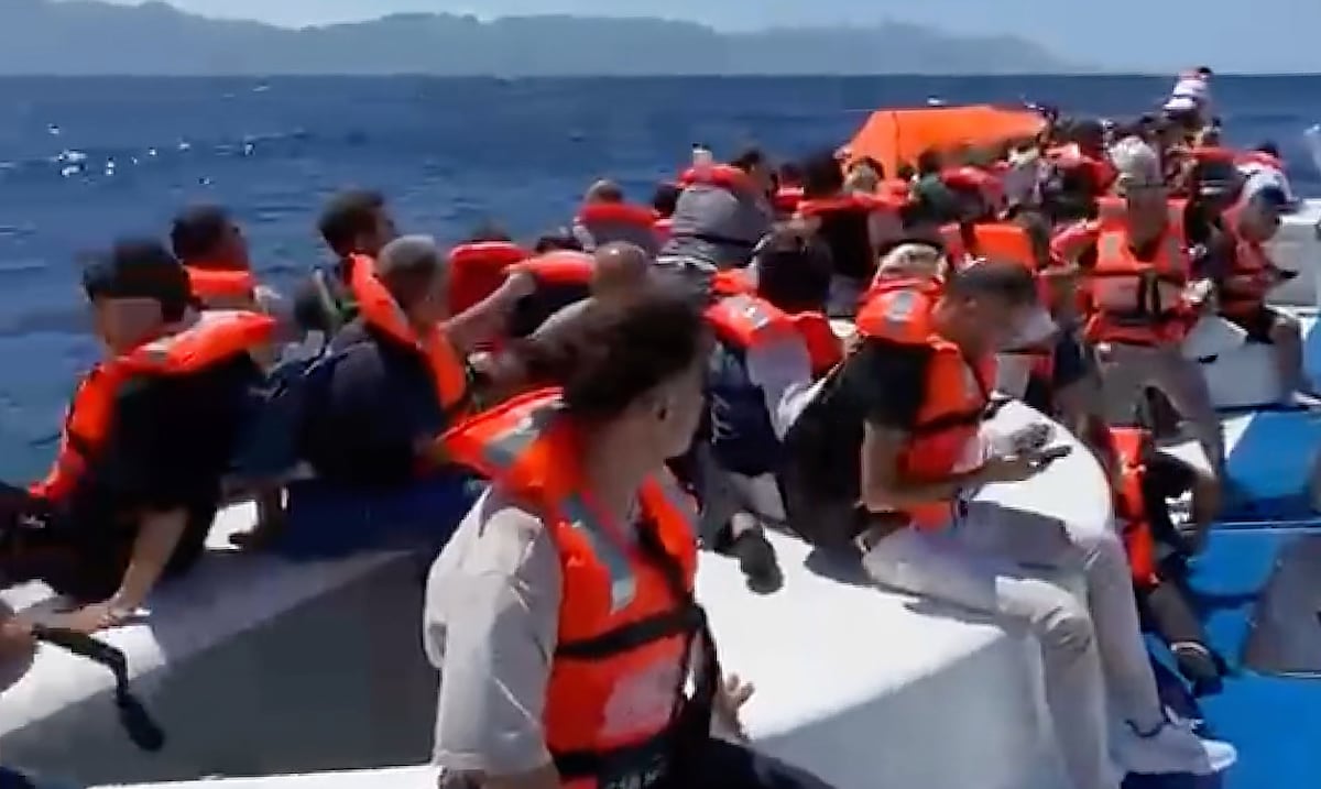 Un ferry con 270 personas abordo naufragó en la costa de Chipre: reportan varios muertos